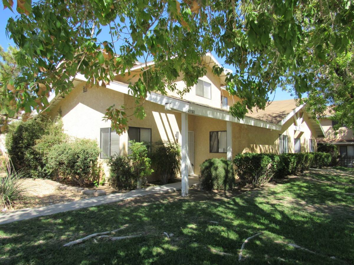 Apartment for rent at 43301 20th St W, Lancaster, CA 93534