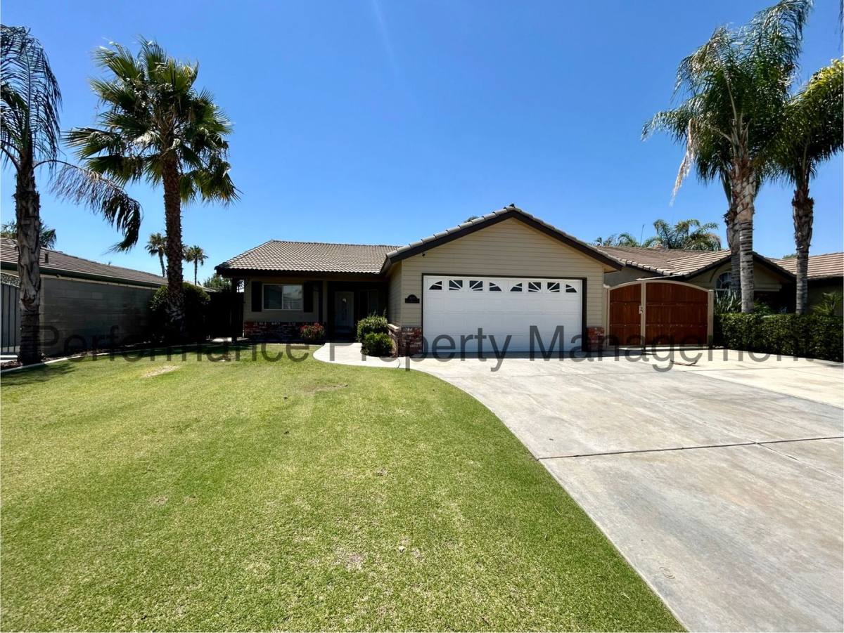 House for rent at 3015 Green Mountain Lane, Bakersfield, CA 93312