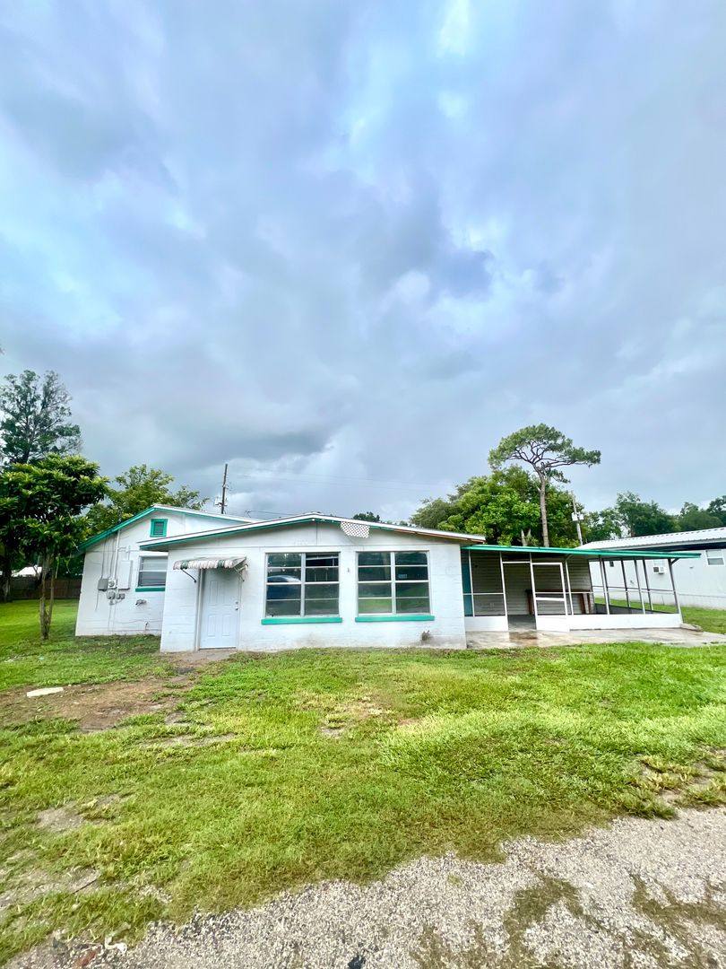 House for rent at 38524 Palm Grove Dr, Zephyrhills, FL 33542