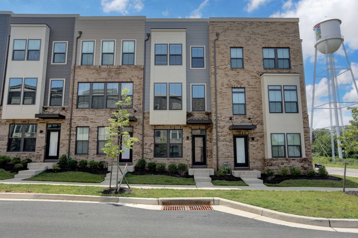 Townhouse for rent at 1927 Four Roses St, Dundalk, MD 21222