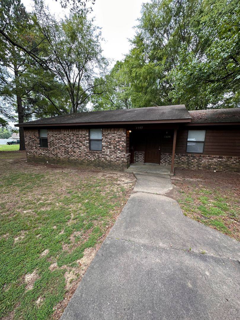 House for rent at 1507 University Dr, Russellville, AR 72801