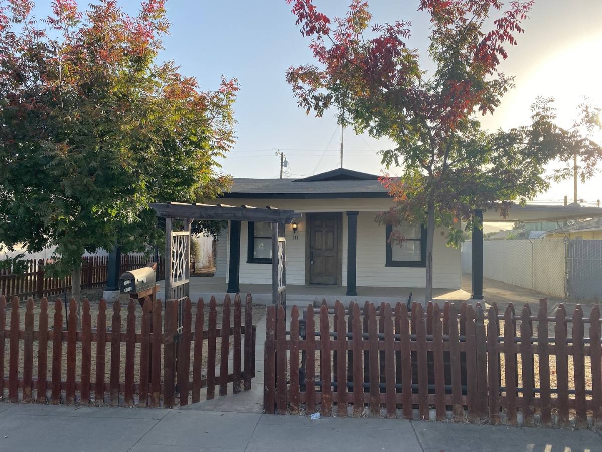 House for rent at 111 S Orange Ave, Exeter, CA 93221
