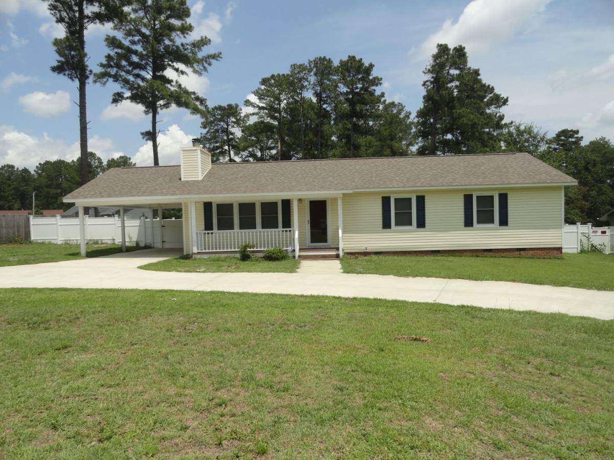 House for rent at 2664 Strickland Bridge Rd, Fayetteville, NC 28306
