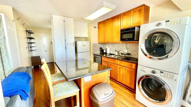 Condo for rent at 818 S King St #906, Honolulu, HI 96813
