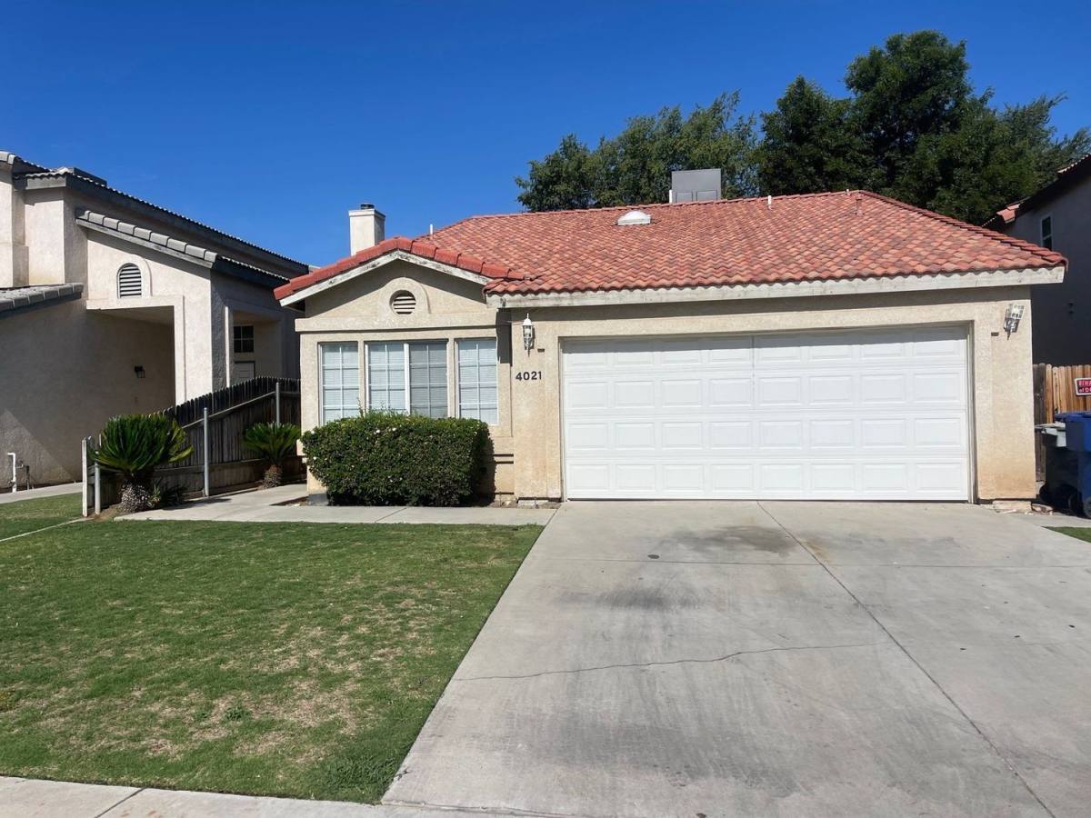 House for rent at 4021 Frost Way, Bakersfield, CA 93311
