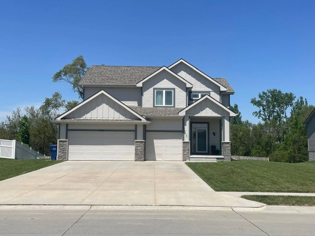 House for rent at 4910 Birchwood Dr, Papillion, NE 68133