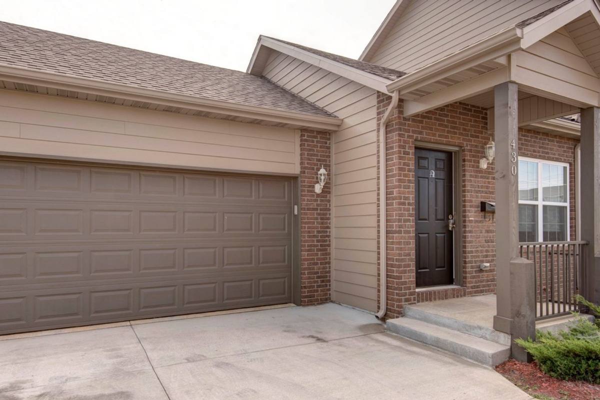 Apartment for rent at 430 E Harrison St, Springfield, MO 65806