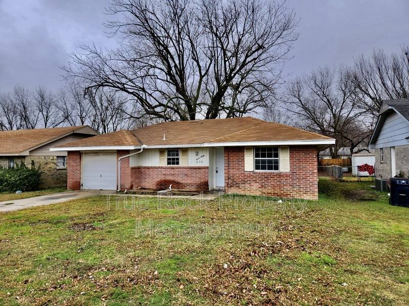 830 Crestview Ave, Ada, OK 74820