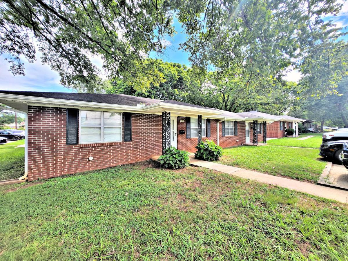 Apartment for rent at 1606 N St, Decatur, AL 35601