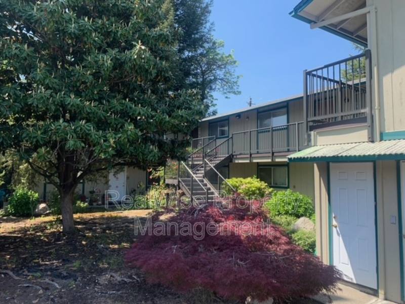 Apartment for rent at 507 NE D St #6, Grants Pass, OR 97526