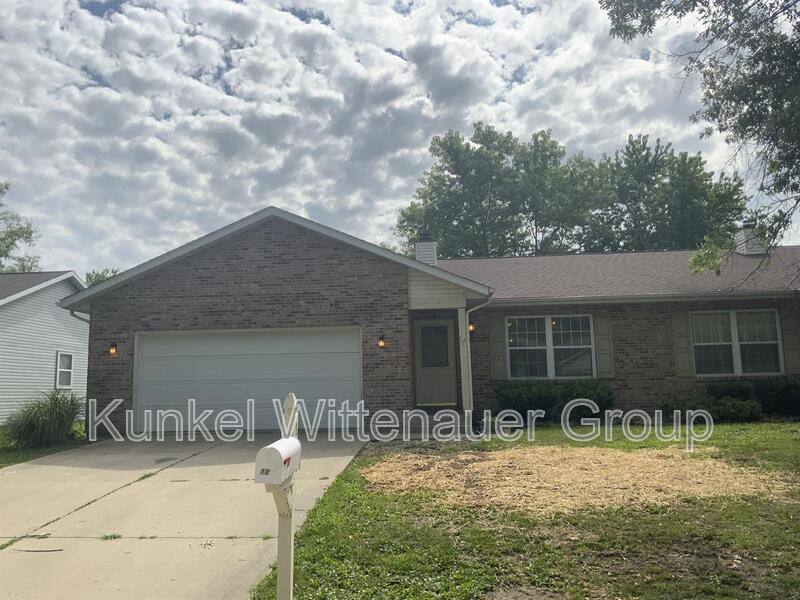 House for rent at 111 Twin Oaks Dr, Belleville, IL 62221
