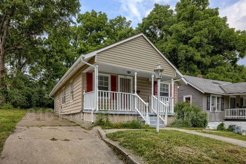 House for rent at 3914 Jackson Ave, Kansas City, MO 64130