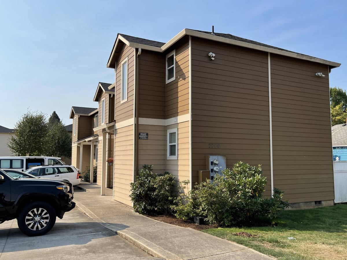 Apartment for rent at 2760-2770 Silverton Rd NE, Salem, OR 97301