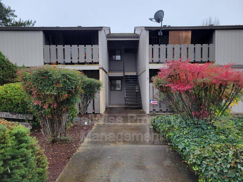 Apartment for rent at 401 NW B St, Grants Pass, OR 97526