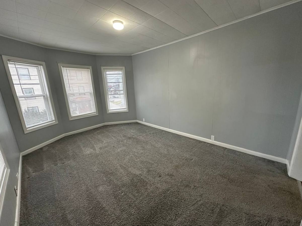 191 Beech St, Manchester, NH 03103
