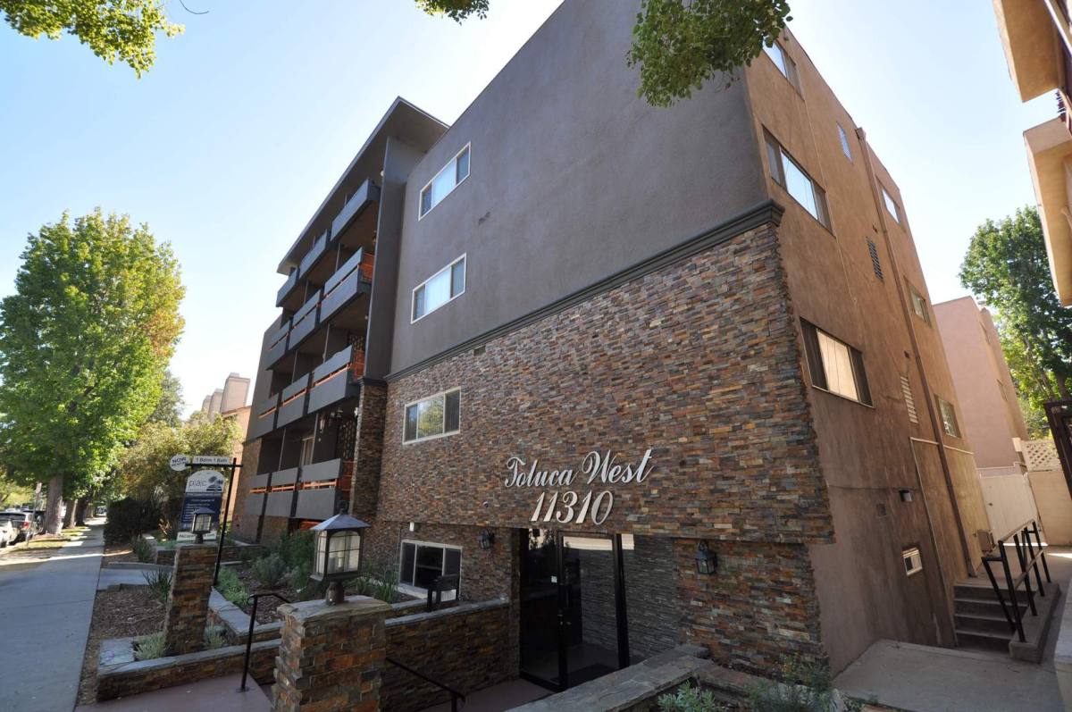 Apartment for rent at 11310 Camarillo St, North Hollywood, CA 91602