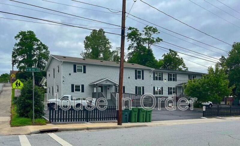 Apartment for rent at 305 8th Ave E #201, Hendersonville, NC 28792