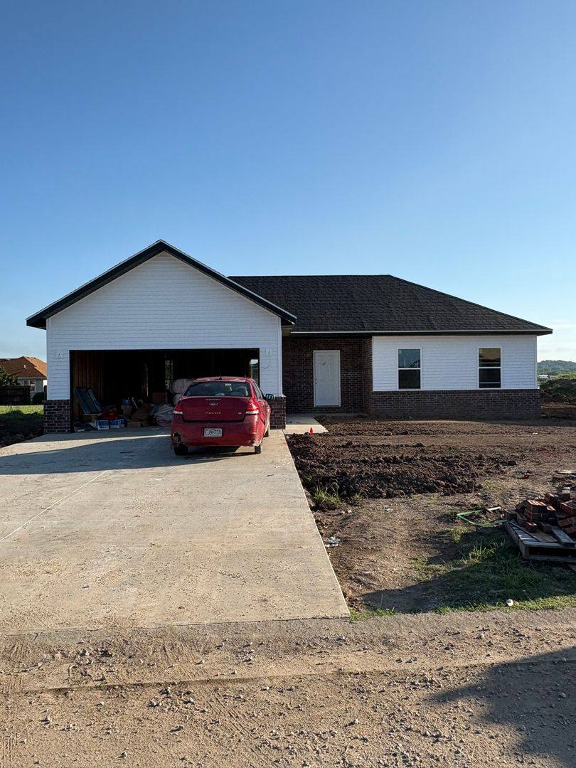 House for rent at 1325 E 477th Rd, Bolivar, MO 65613
