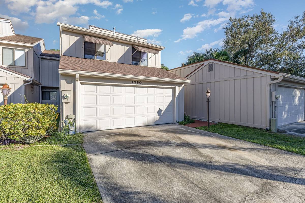 Townhouse for rent at 1250 Admiralty Blvd, Rockledge, FL 32955