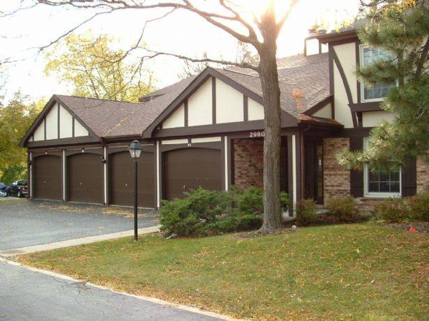 House for rent at 2980 Northampton Dr, Rolling Meadows, IL 60008