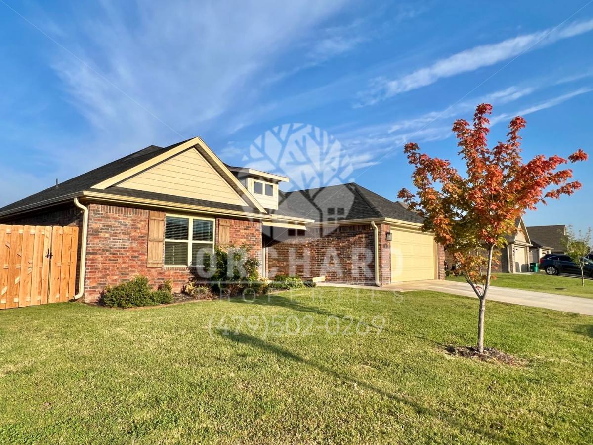 House for rent at 14 E Loveland Loop, Farmington, AR 72730