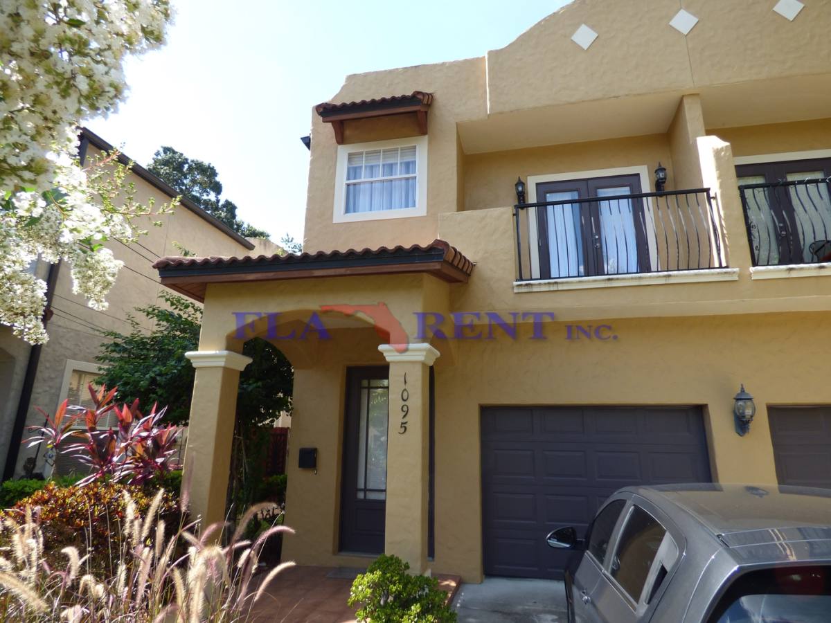 Townhouse for rent at 1095 Elmwood St, Orlando, FL 32801