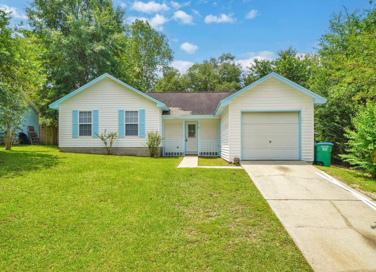 House for rent at 219 Southview Dr, Crestview, FL 32536