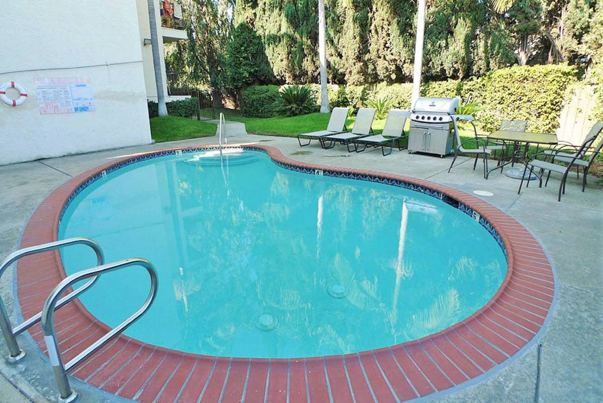 Apartment for rent at 13805 Sherman Way, Van Nuys, CA 91405