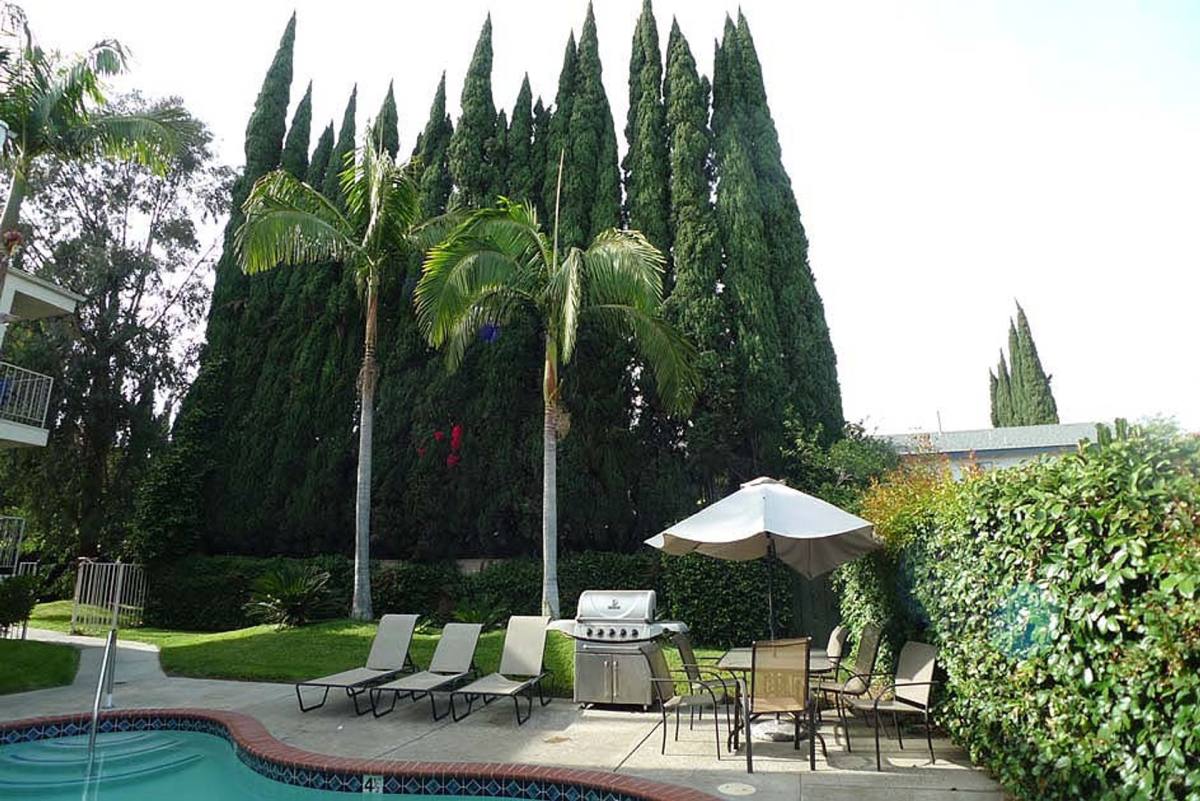 Apartment for rent at 13805 Sherman Way, Van Nuys, CA 91405