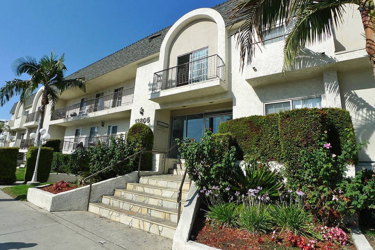 Apartment for rent at 13805 Sherman Way, Van Nuys, CA 91405
