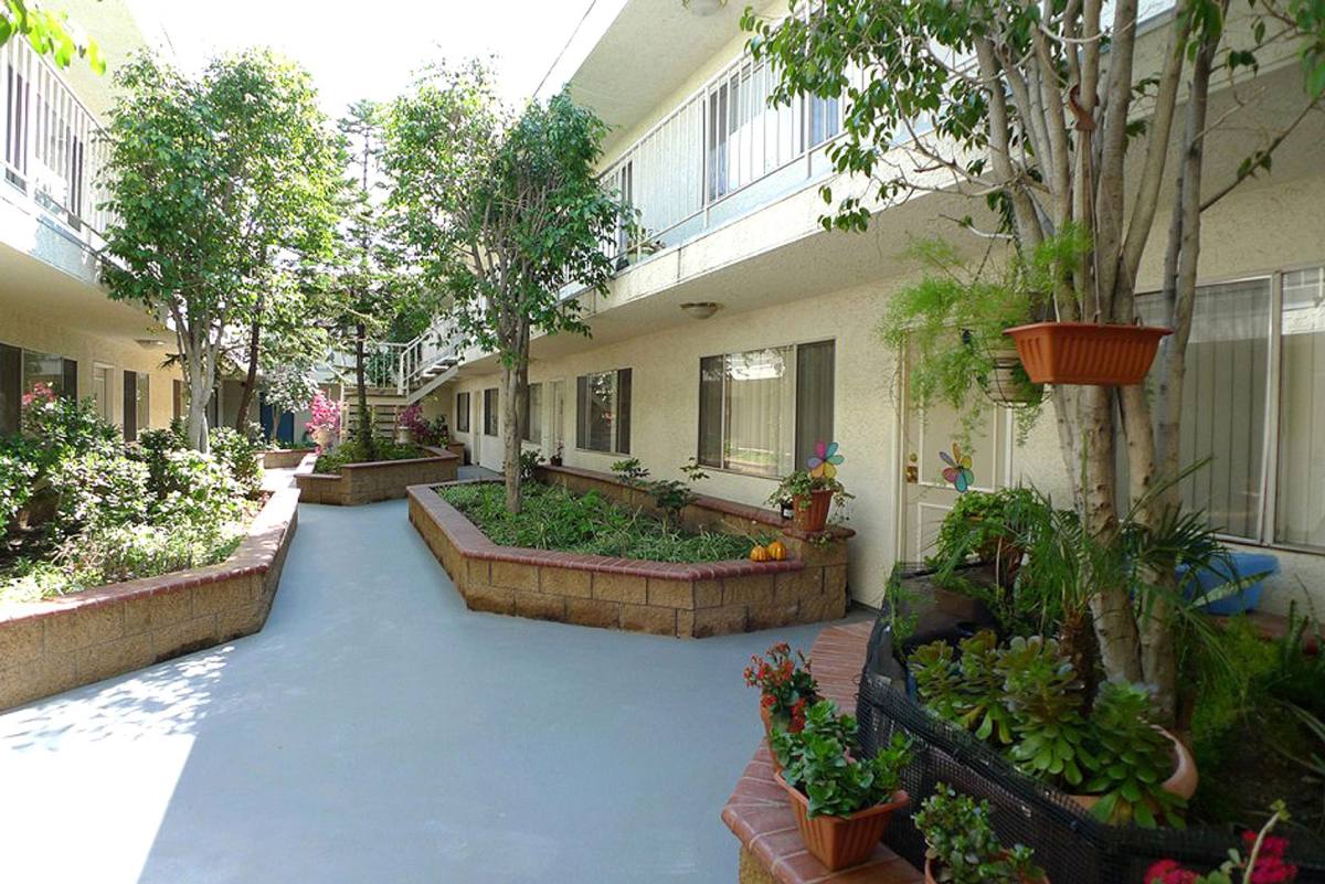 Apartment for rent at 13805 Sherman Way, Van Nuys, CA 91405