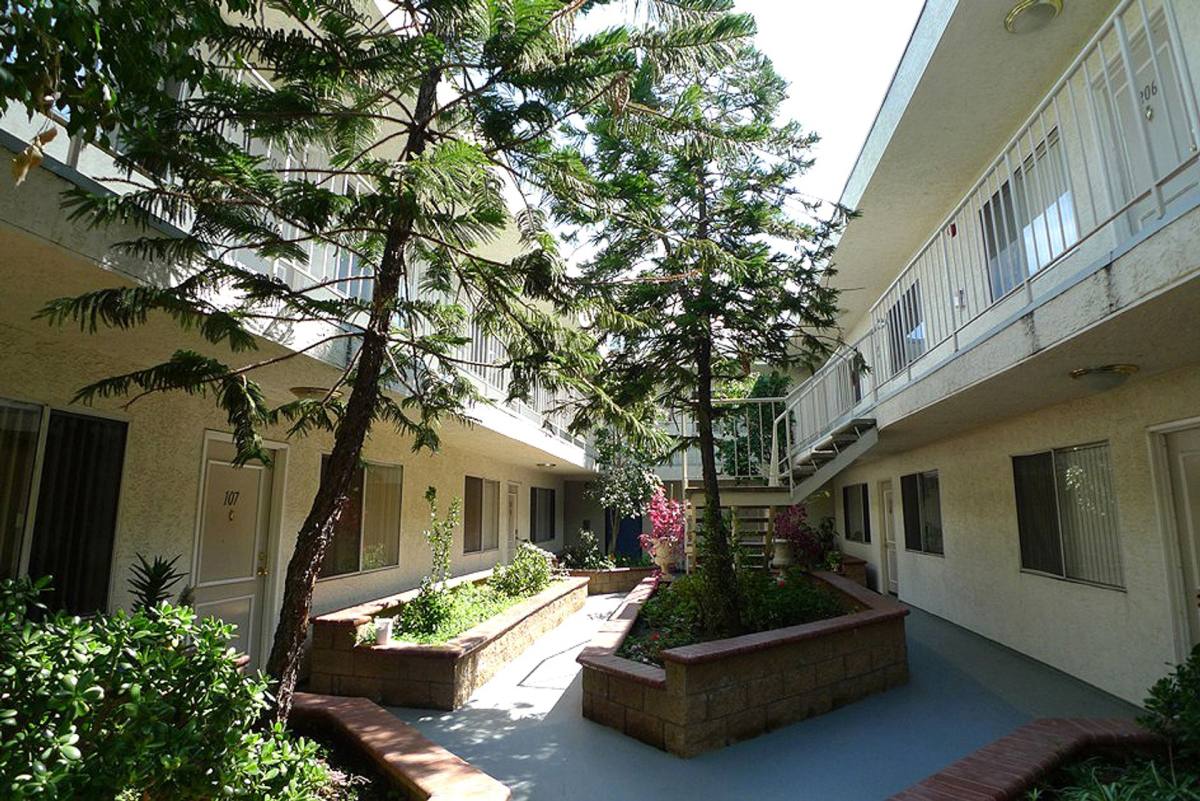 Apartment for rent at 13805 Sherman Way, Van Nuys, CA 91405