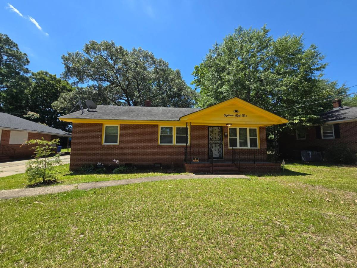 House for rent at 1855 Broadell Dr, Fayetteville, NC 28301