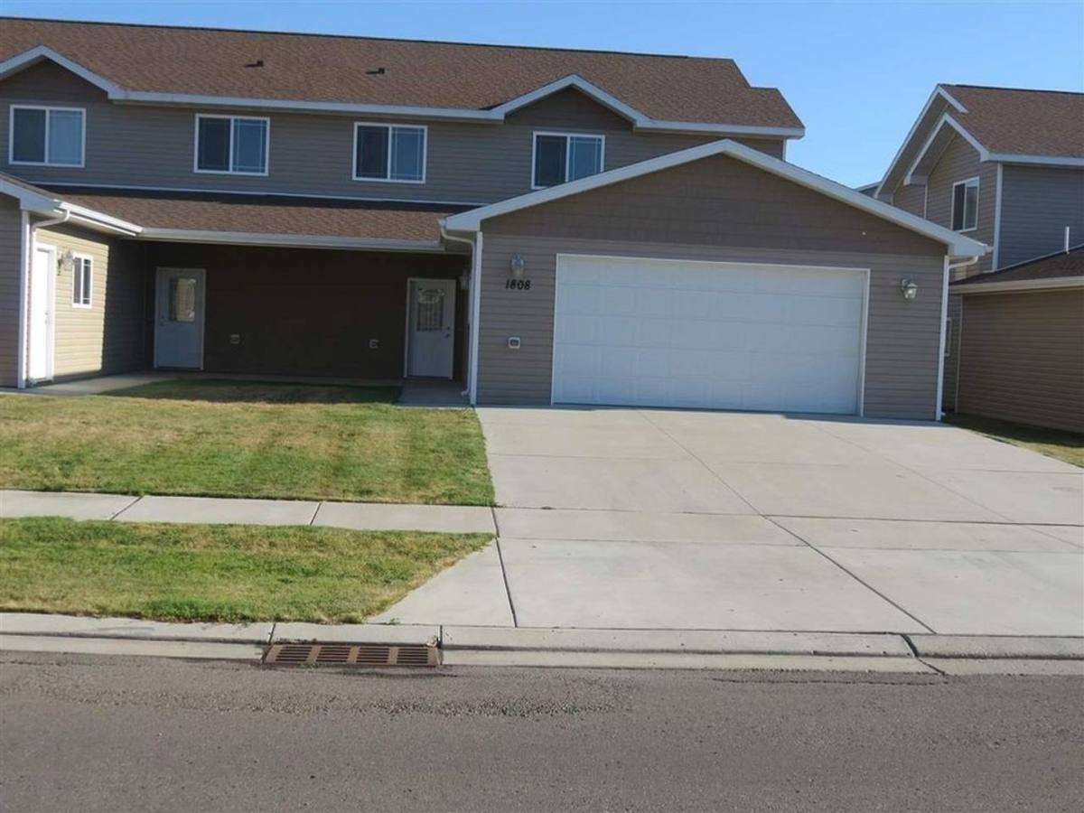 Townhouse for rent at 1808 23rd Ave NW, Minot, ND 58703