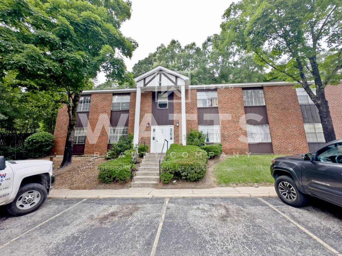 Apartment for rent at 836 Beacon Parkway E, Birmingham, AL 35209