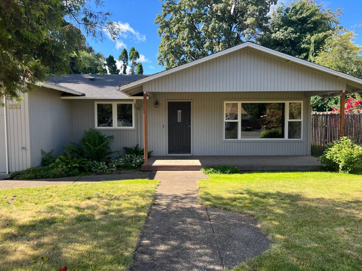 House for rent at 230 NW 24th St, McMinnville, OR 97128