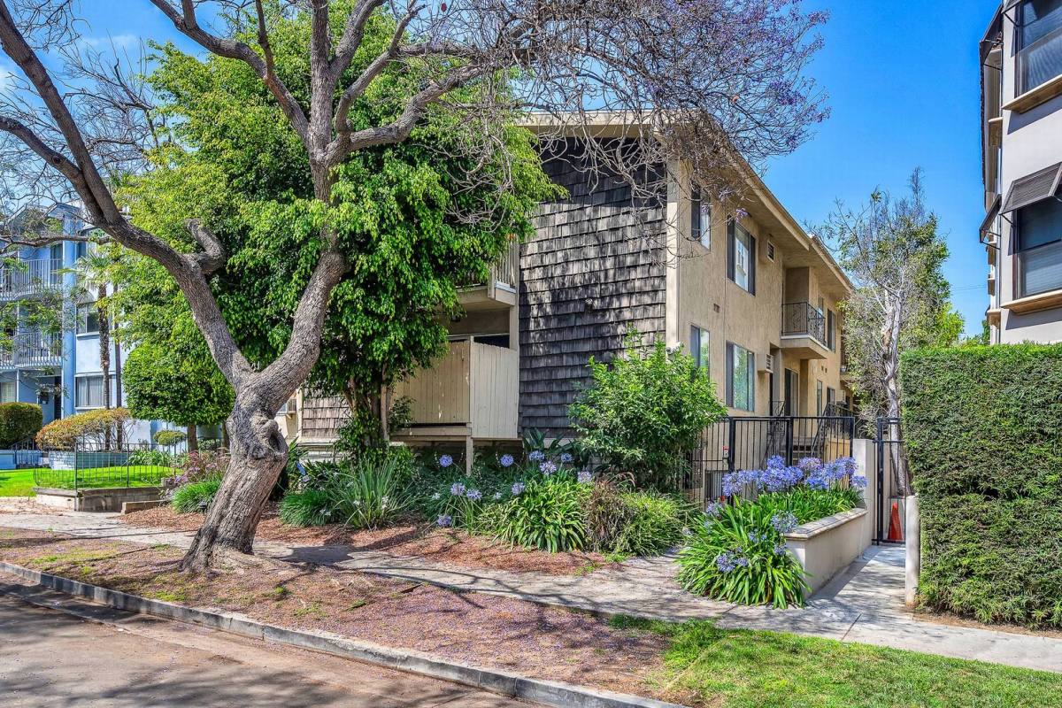 Apartment for rent at 1644 Camden Ave, Los Angeles, CA 90025