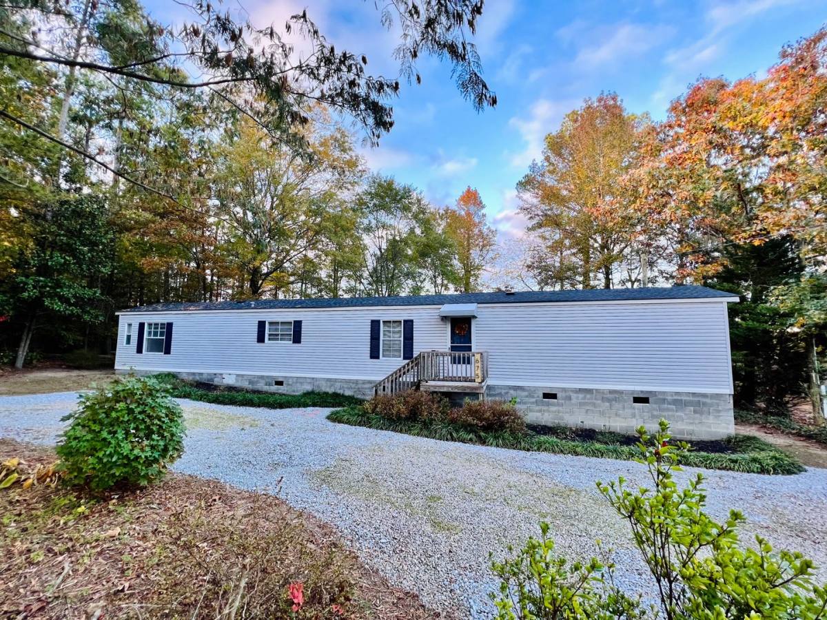 House for rent at 675 Hawthorne Dr, Bracey, VA 23919