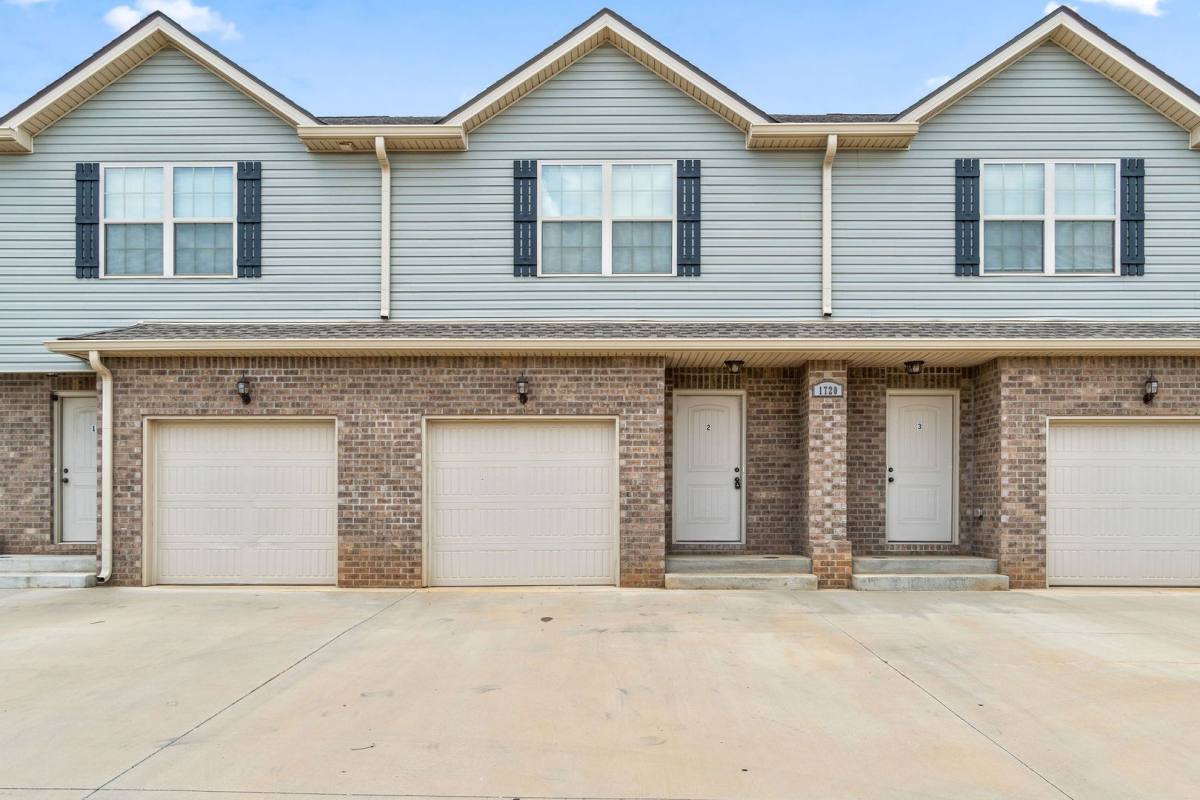 Apartment for rent at 1720 Manning Dr, Clarksville, TN 37042