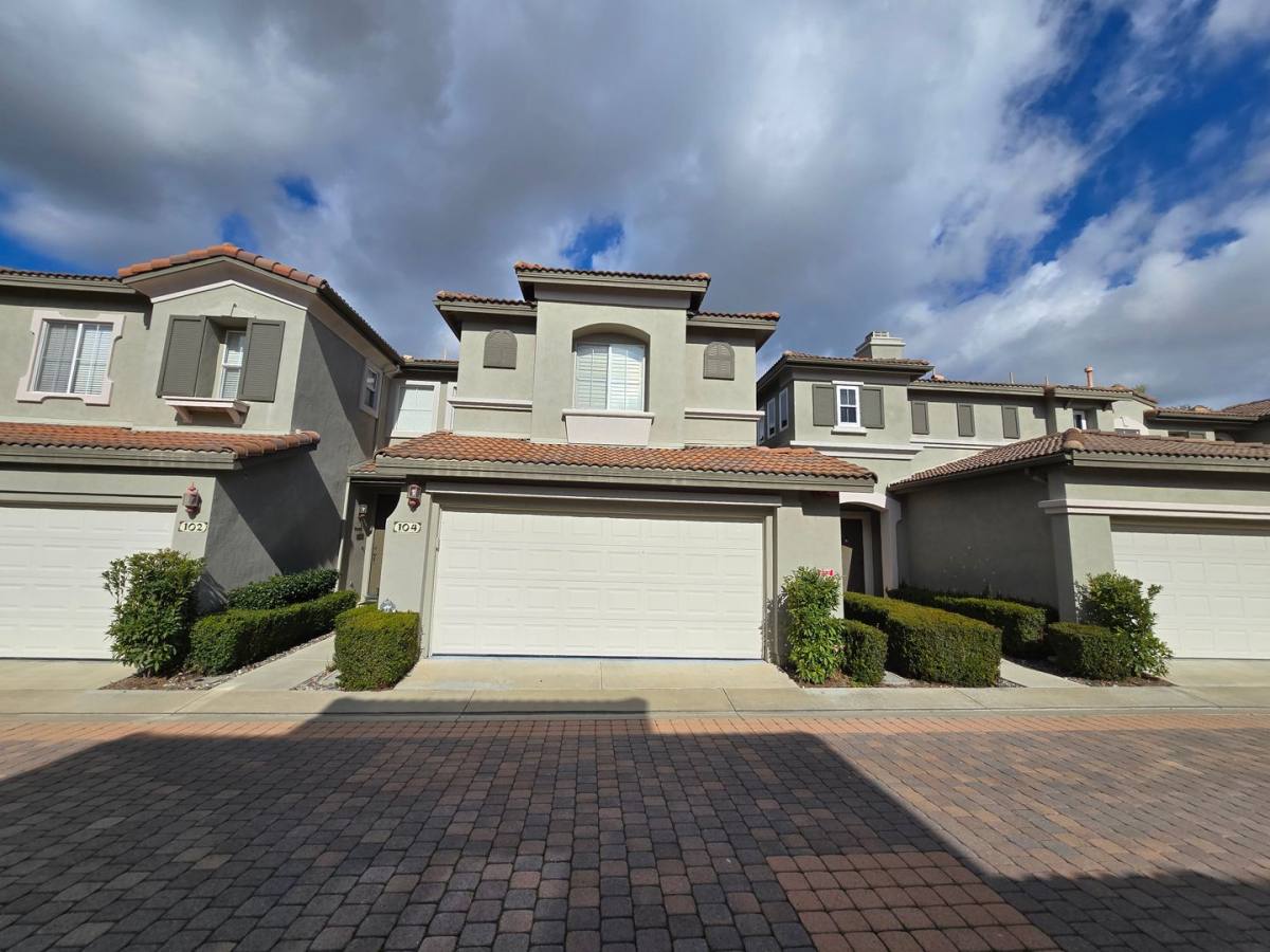 Townhouse for rent at 104 Trofello Lane, Aliso Viejo, CA 92656