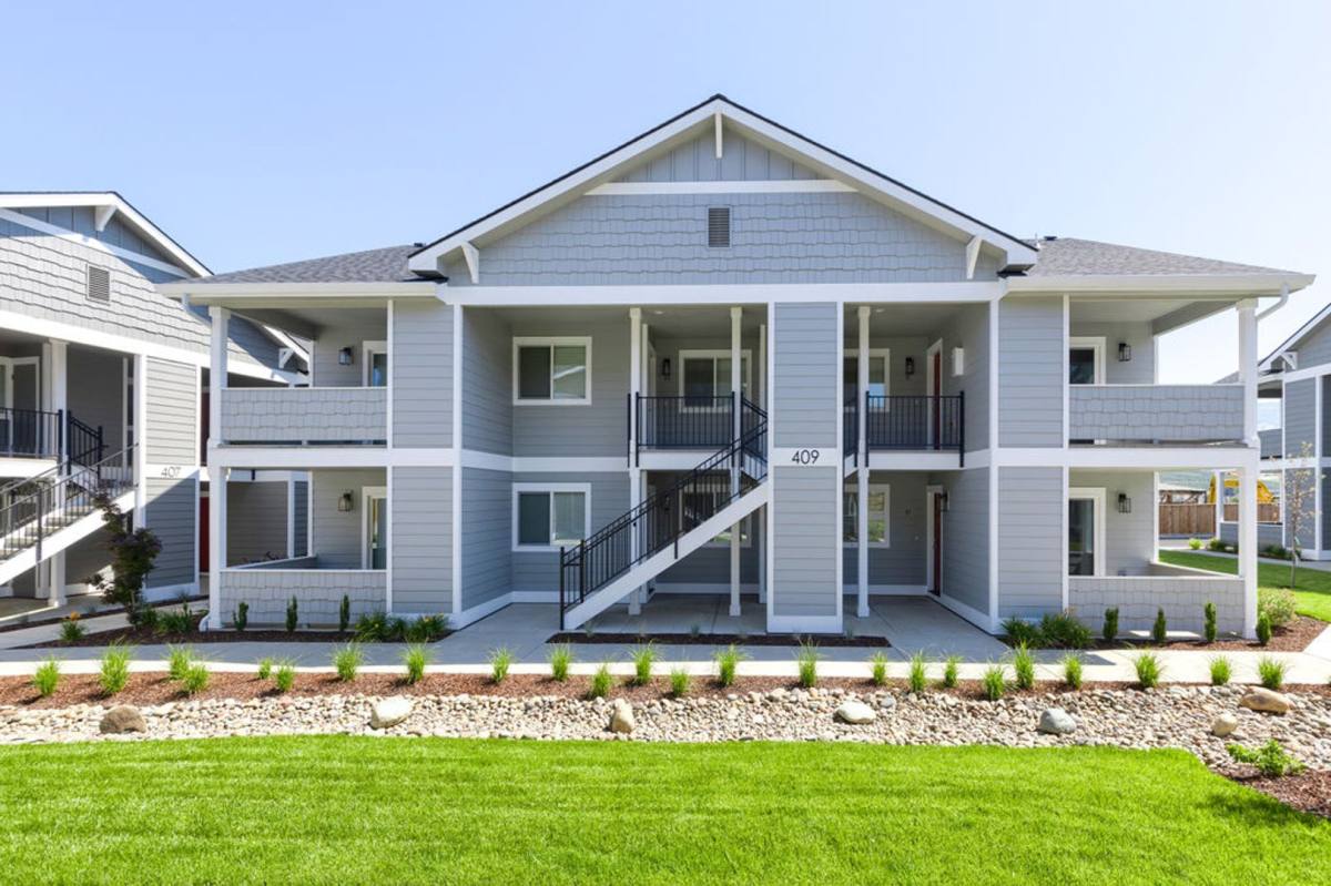 Apartment for rent at 405-415 E Rapp Rd, Talent, OR 97540
