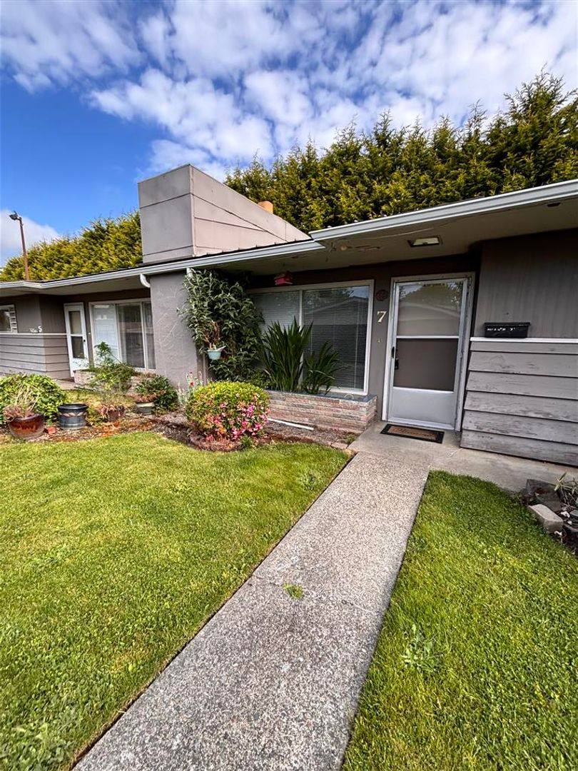 Apartment for rent at 1020 S 16th St, Mount Vernon, WA 98273