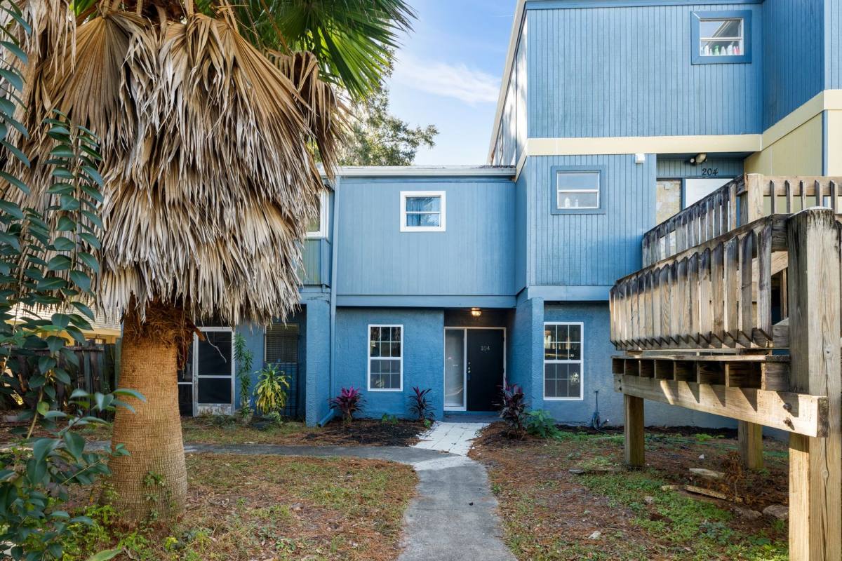 Condo for rent at 715 SW 75th St #104, Gainesville, FL 32607