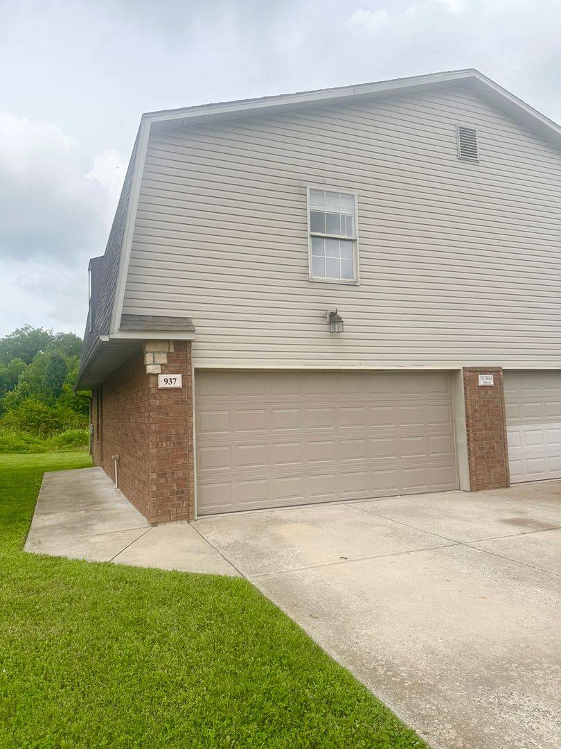 Apartment for rent at 935-937 W Black St, Ozark, MO 65721