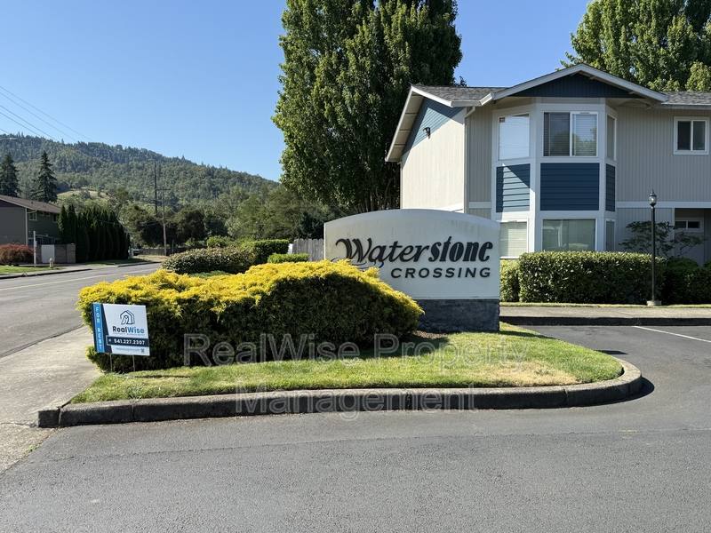 Condo for rent at 172 NE Rifle Range St #9, Roseburg, OR 97470