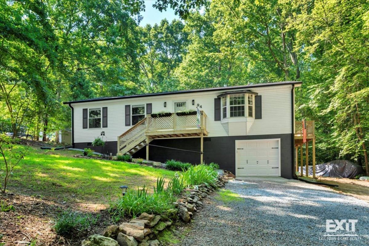 House for rent at 94 Briarwood Terrace, Bracey, VA 23919