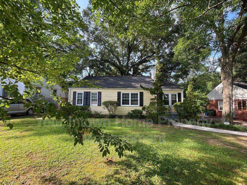 House for rent at 452 Deckner Ave SW, Atlanta, GA 30310