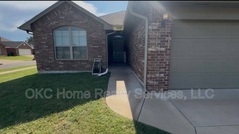 House for rent at 12001 Chisholm Village Dr, Oklahoma City, OK 73114