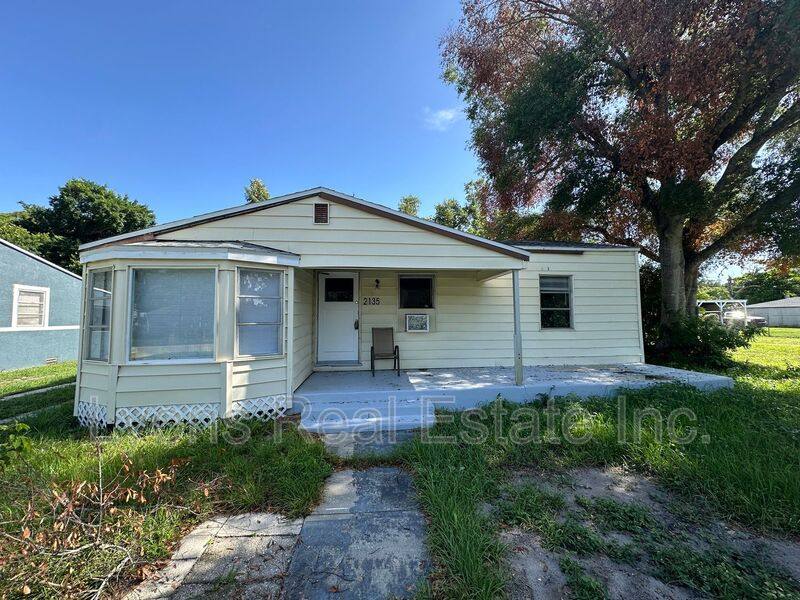 House for rent at 2135 S St, Fort Myers, FL 33901