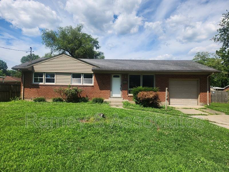 House for rent at 6126 Middlerose Circle, Louisville, KY 40272